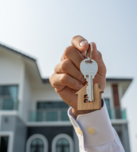 When should buyers use conveyancing lawyers Newcastle instead of online services?